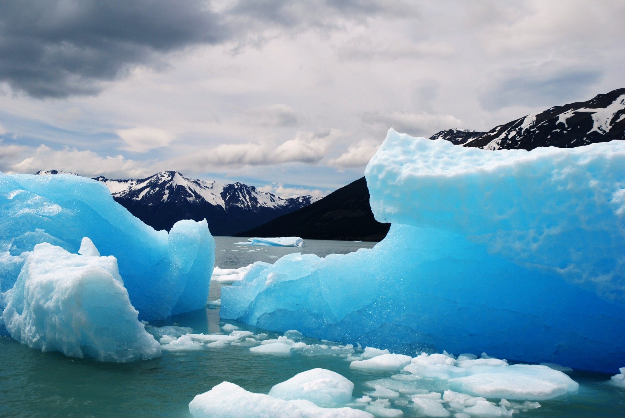 Icebergs sur le Lago Argentino, Argentine
